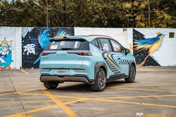 广汽埃v_新款广汽埃安AION UT vs. 竞争车型，谁更强？_广汽埃安新能源汽车报价