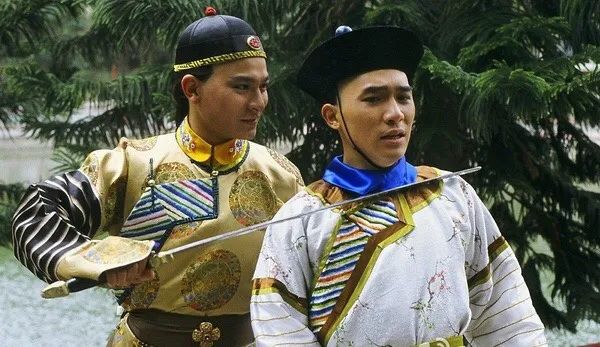 巅峰李小龙_高峰低谷电的时间段_李小龙的演艺生涯高峰与低谷