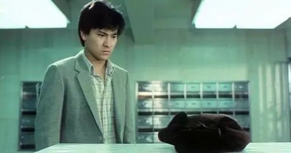 高峰低谷电的时间段_李小龙的演艺生涯高峰与低谷_巅峰李小龙