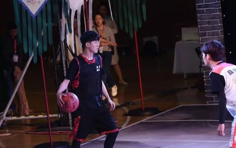 李易峰综艺节目2021_李易峰综艺感很强_李易峰参与新综艺录制，期待精彩展现