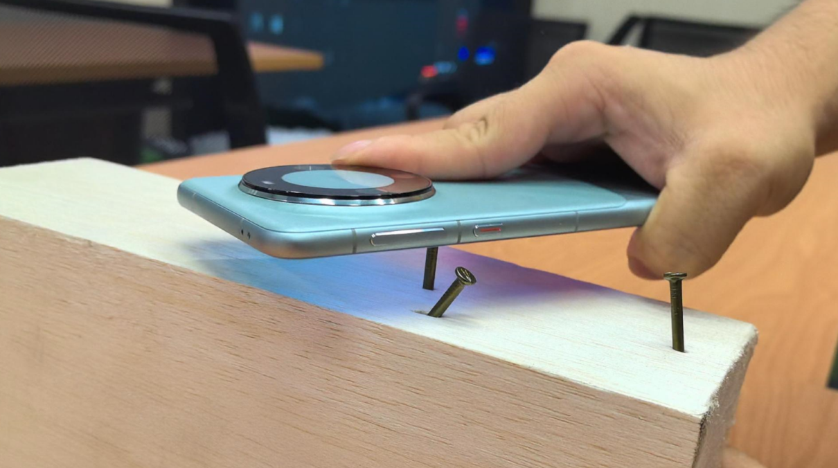 昆仑玻璃如何提升华为手机的耐用性？_华为用的玻璃_华为哪款手机是玻璃机身