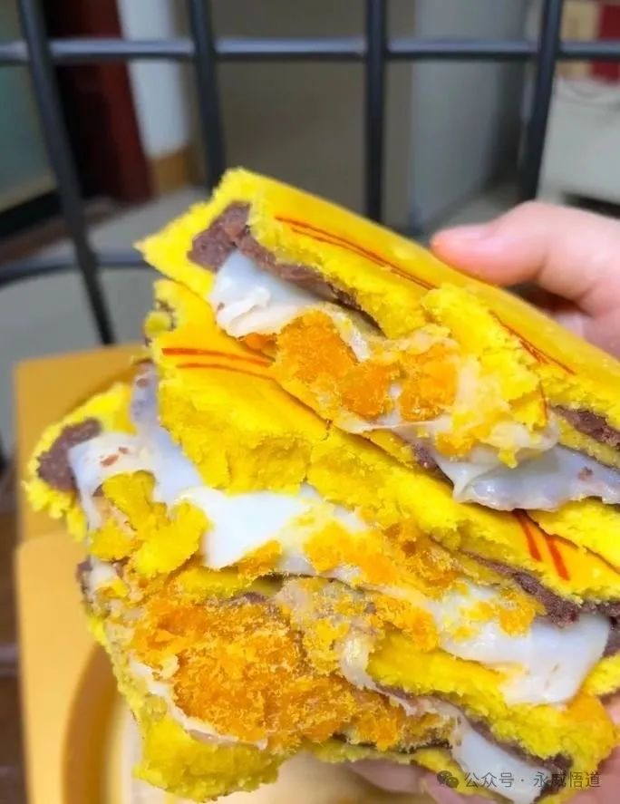 2025年胖东来客诉危机：红内裤掉色与月饼异物引发关注与疑问