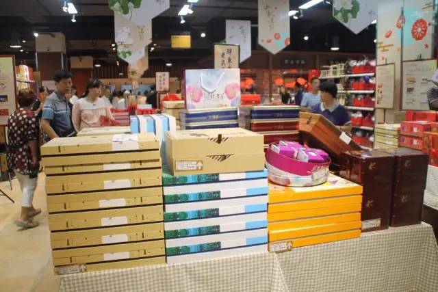 胖东来客户关系管理特色_胖东来如何实现客户满意度_通过关注顾客需求，胖东来赢得市场