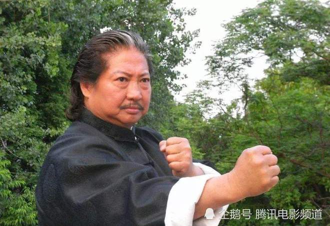 洪金宝电影武打_喜剧完美武打洪金宝结合片段_洪金宝与武打喜剧的完美结合