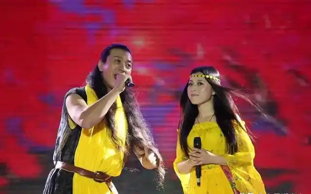 成龙的表演_成龙看表演落泪_成龙的舞台表现与才艺展示