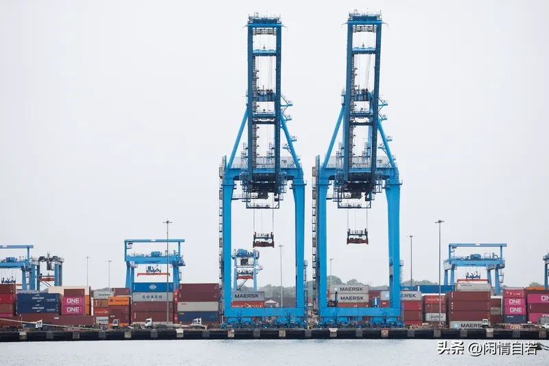 李嘉诚掌握香港的地皮_李嘉诚在英国打造香港城_从香港到全球：李嘉诚的商业帝国