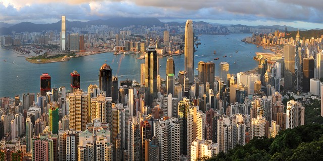 李嘉诚香港垄断_从香港到全球：李嘉诚的商业帝国_李嘉诚掌握香港的地皮