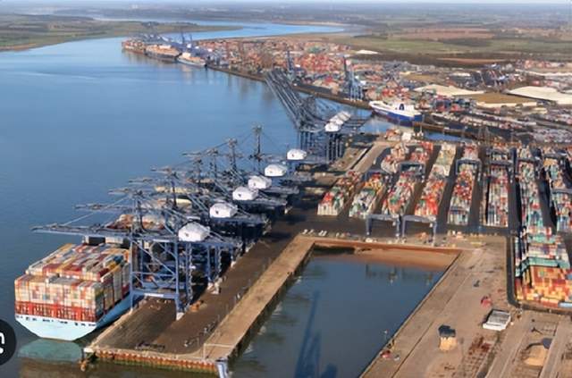 从香港到全球：李嘉诚的商业帝国_李嘉诚在香港囤了多少地_李嘉诚在英国打造香港城