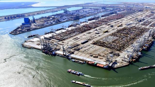 李嘉诚在英国打造香港城_李嘉诚在香港囤了多少地_从香港到全球：李嘉诚的商业帝国