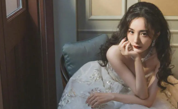 杨幂2023年找表演老师郭尔泰训练演技备受关注