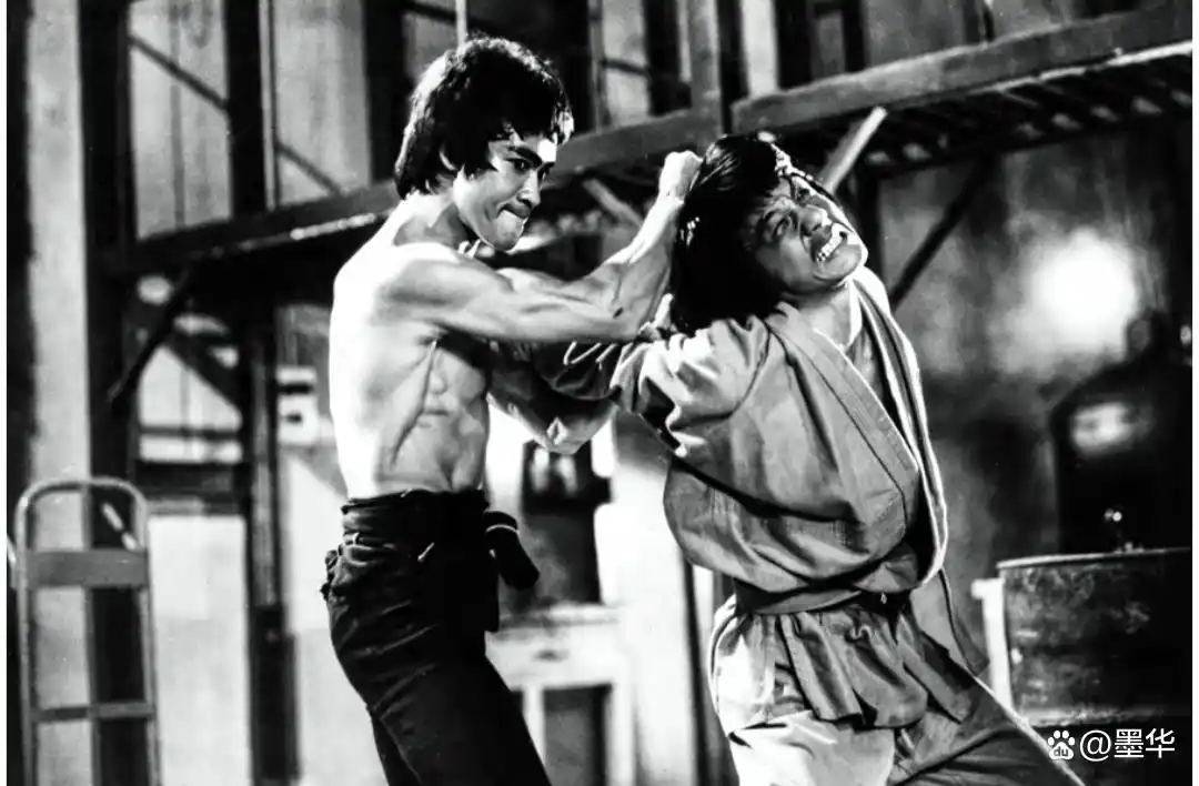 李小龙在武术界的影响与启迪_李小龙说武术的本质是_武术的最高境界李小龙