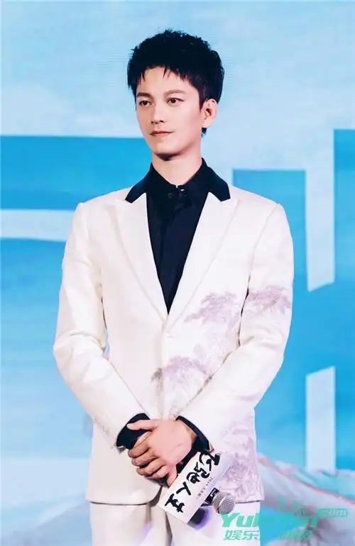 韩寒执导飞驰人生春节联欢早会精彩纷呈，沈腾、黄景瑜等主演分享角色故事，笑果值得期待