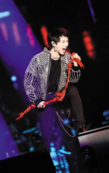 华晨宇_华晨宇个人资料_华晨宇和张碧晨目前关系