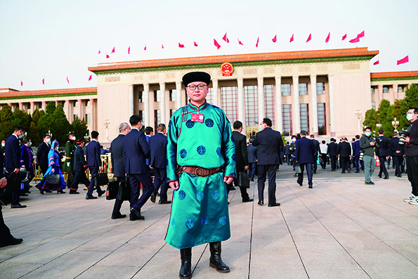 跨界歌王华晨宇_华晨宇与跨界艺人共同创作，突破音乐界限_跨界的歌手