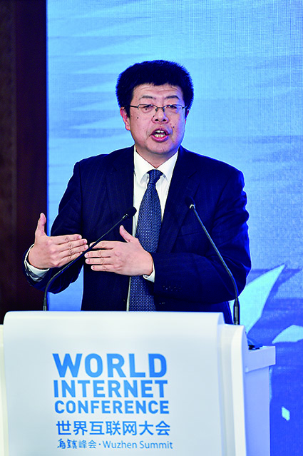 跨界的歌手_跨界歌王华晨宇_华晨宇与跨界艺人共同创作，突破音乐界限