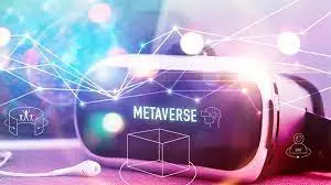 图片展示了一副写有“METAVERSE”字样的虚拟现实头盔，背景是光线和数字网络，象征着虚拟世界的概念和技术。