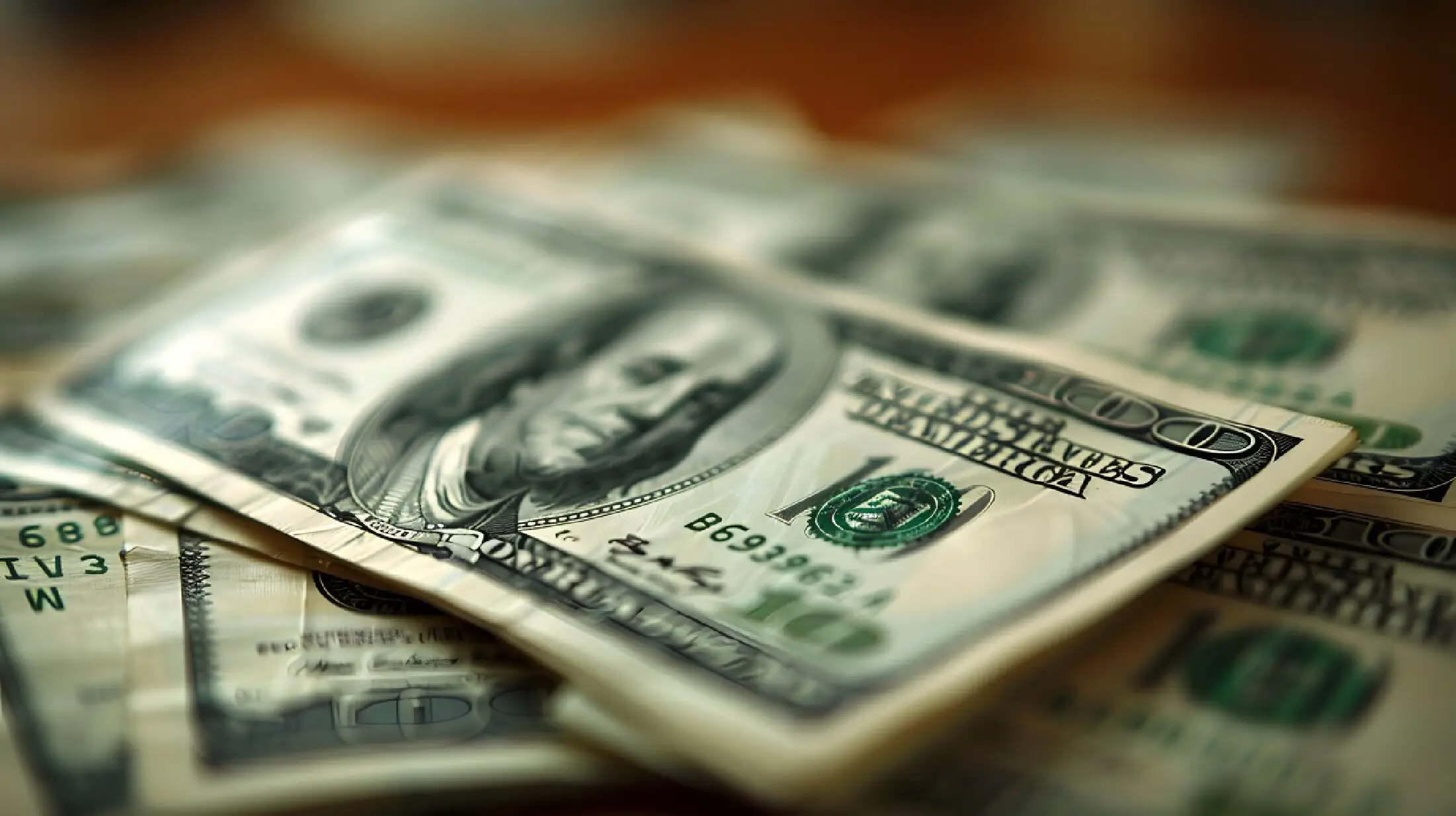 美股市场动荡：2025年金融风暴下美元资产遭遇三杀危机