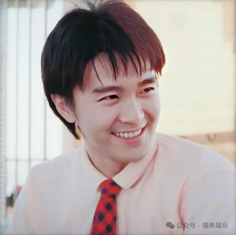 周星驰：从跑龙套到喜剧之王的逐梦传奇，无厘头喜剧时代的奠基人