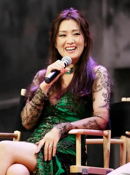 巩俐(Gong Li) - 著名女演员,参演了许多经典影片,如《红高粱》和《霸王别姬》。_巩俐主演电影《霸王别姬》_巩俐演霸王别姬