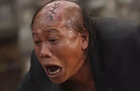 李连杰少林寺武术表演视频_少林寺李连杰练武片段_李连杰（Jet Li） - 武术家和演员，代表作品包括《少林寺》和《英雄》。