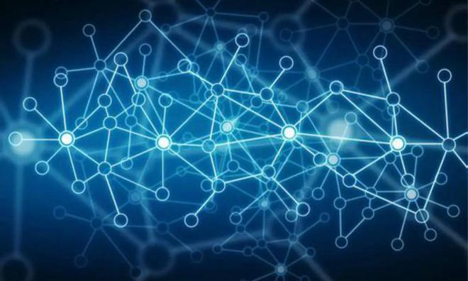 去中心化：法定货币或传统货币（如欧元和美元）由中央银行和政府等中央机构发行和控制。但加密货币采用一种称为区块链的技术，没有任何中央机构控制系统。衡量去中心化的流行方法之一是通过中本聪系数。_货币中心化_中央银行货币调控