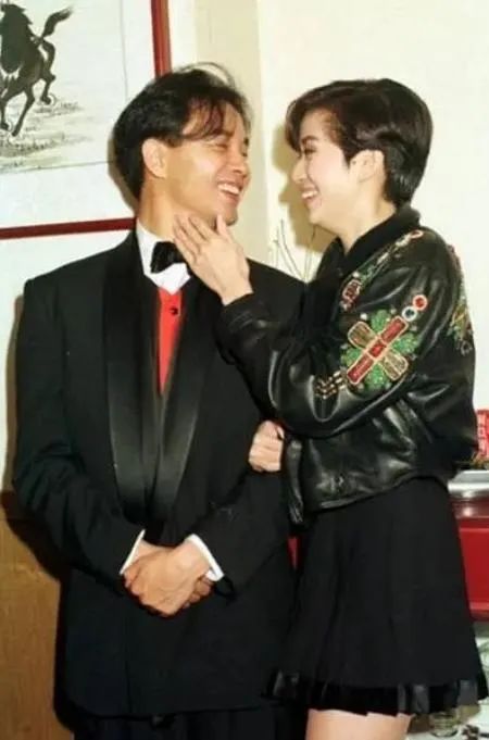 张国荣十大文化偶像_张国荣的粉丝文化与影响力_张国荣的粉丝是什么年代