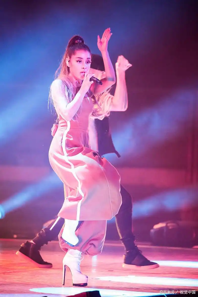 成龙的国外粉丝_成龙的粉丝文化与全球影响_成龙大牌粉丝