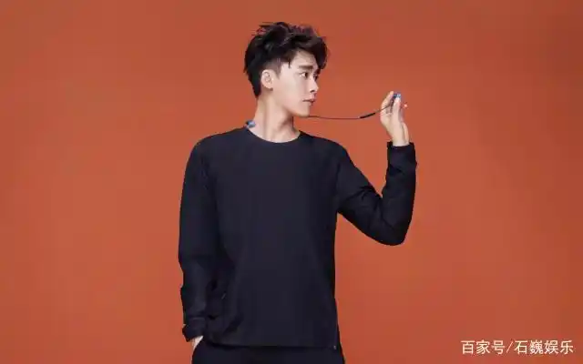 李易峰演技炸裂_李易峰演技吐槽_李易峰在新剧中挑战反派角色，演技受赞