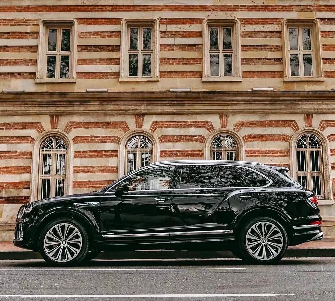 宾利顶级_宾利汽车：豪华与性能的完美结合_宾利顶级豪车