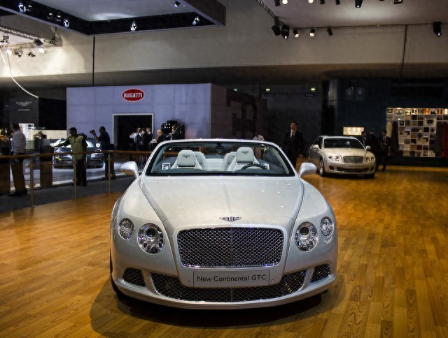 宾利：1919年成立的英国豪华汽车制造商及其主要车型